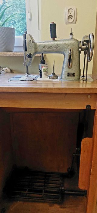 Sprzedam sprawną maszynę do szycia Lucznik.