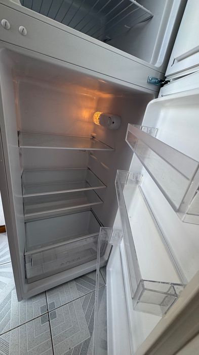 Geladeira Kunft 206 L