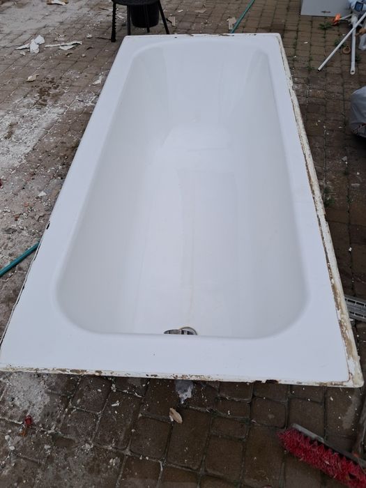 Продам чугунную ванну
