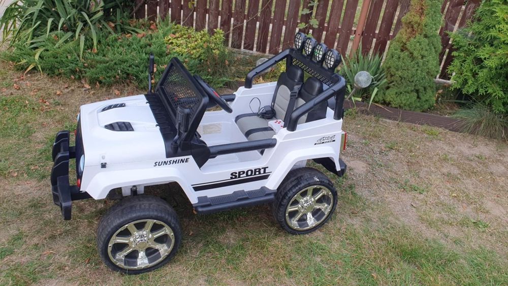 Duży samochód dziecięcy jeep na akumulator