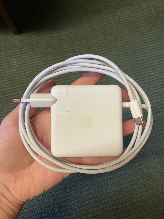 Carregador Macbook Pro USB-C 67W Apple