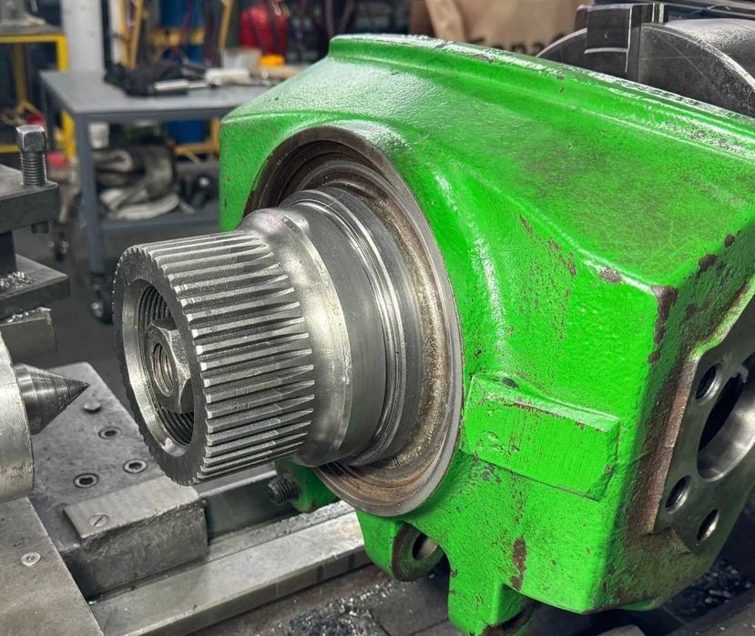 Кулаки поворотні трактора John Deere R135865  Відновлення, реставрація