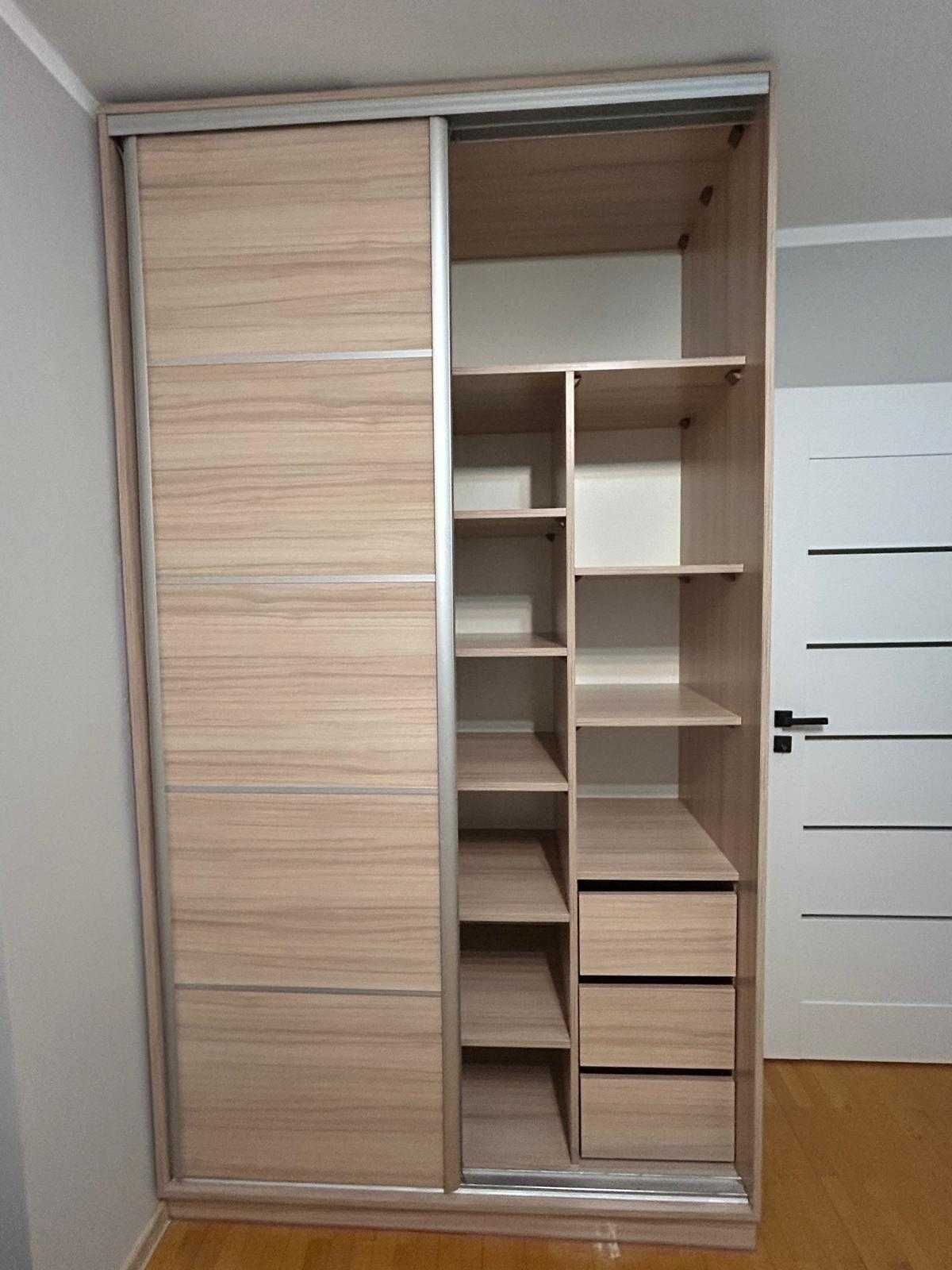 Szafa 140x255x60 cm – pojemna i solidna