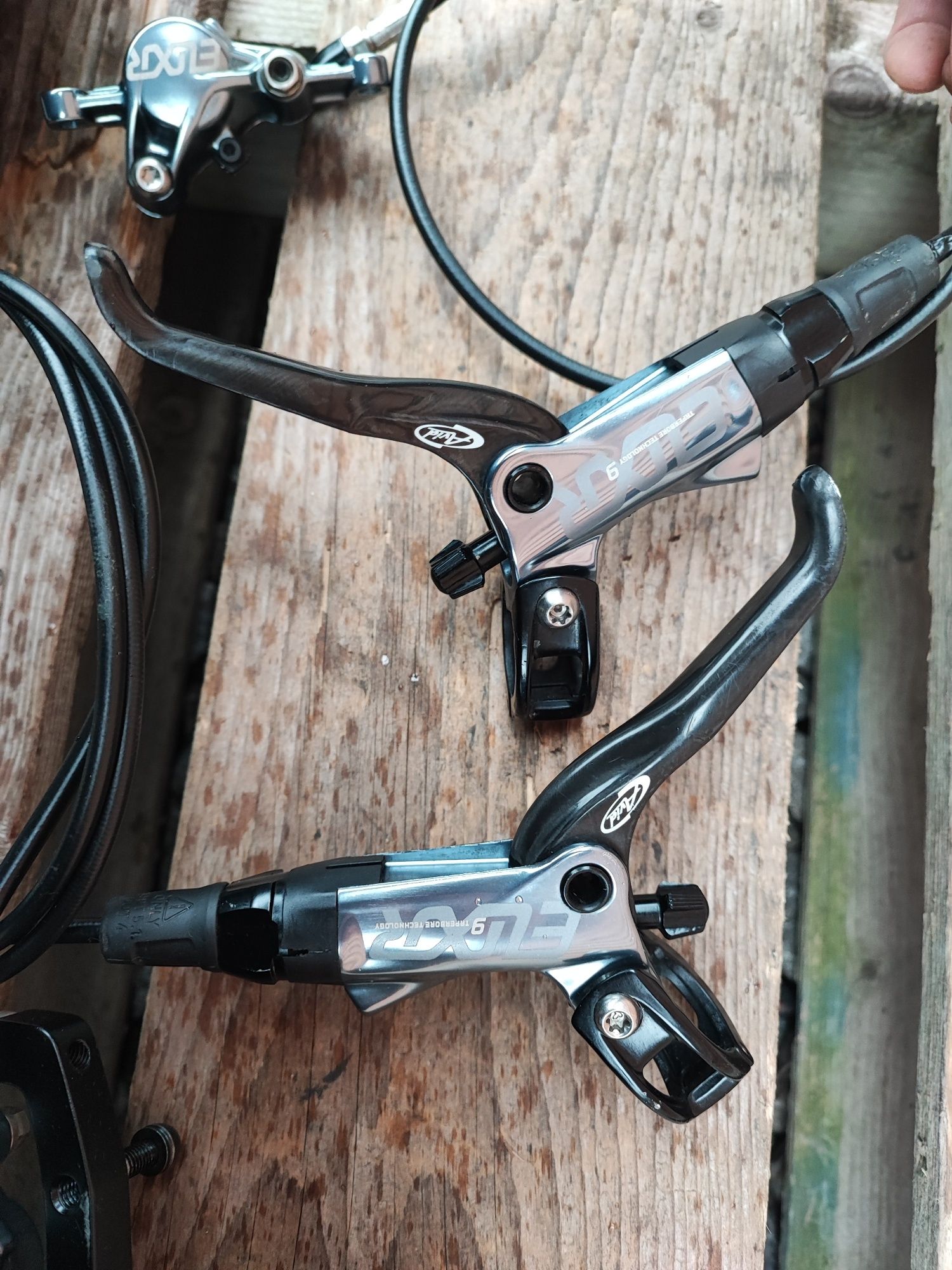 Hydrauliczne hamulce tarczowe Avid Elixir 9 carbon retro mtb ładne