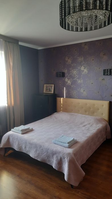 ЛЮКС . .Недалеко від центру. Біля медичного університету ім.