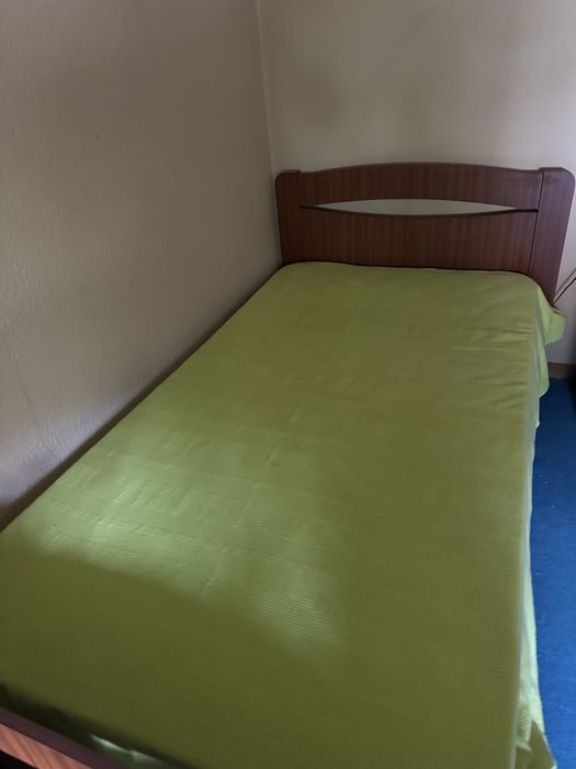 Cama corpo e meio e mesa de cabeceira