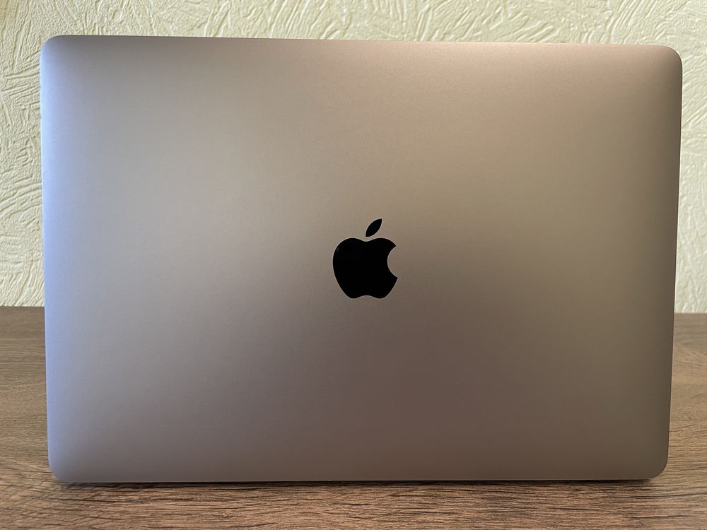 MacBook Pro 13 2019 TouchBar 8/128. A2159. Хорошее состояние.