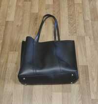 Чорна сумочка MOHITO, розрахована на формат А4