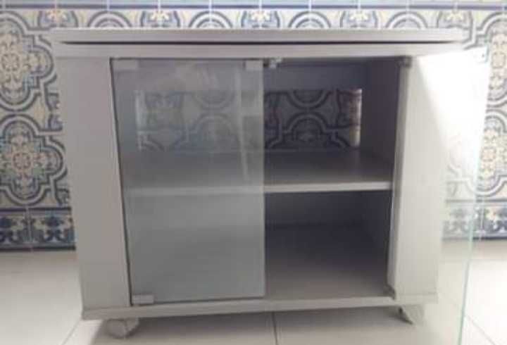 Móvel de TV com tampo giratório