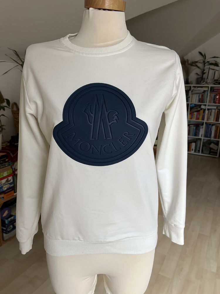 Moncler bluza biała z granatowym dużym Logo