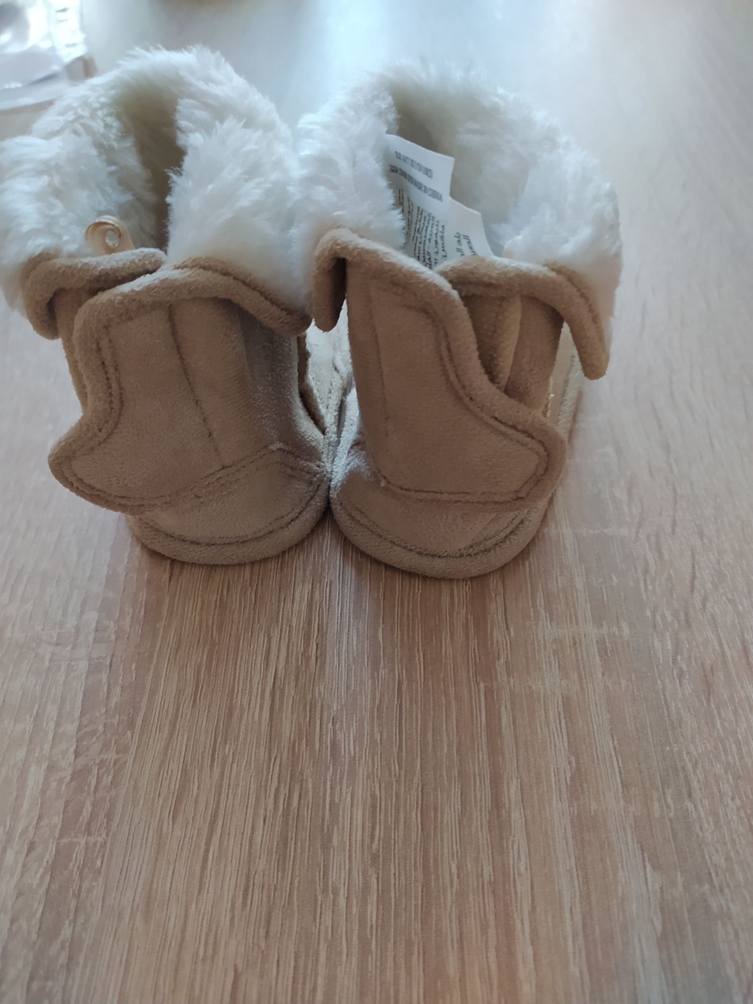Buciki, kozaczki niemowlęce 16 GRATIS berecik H&M i pantofle