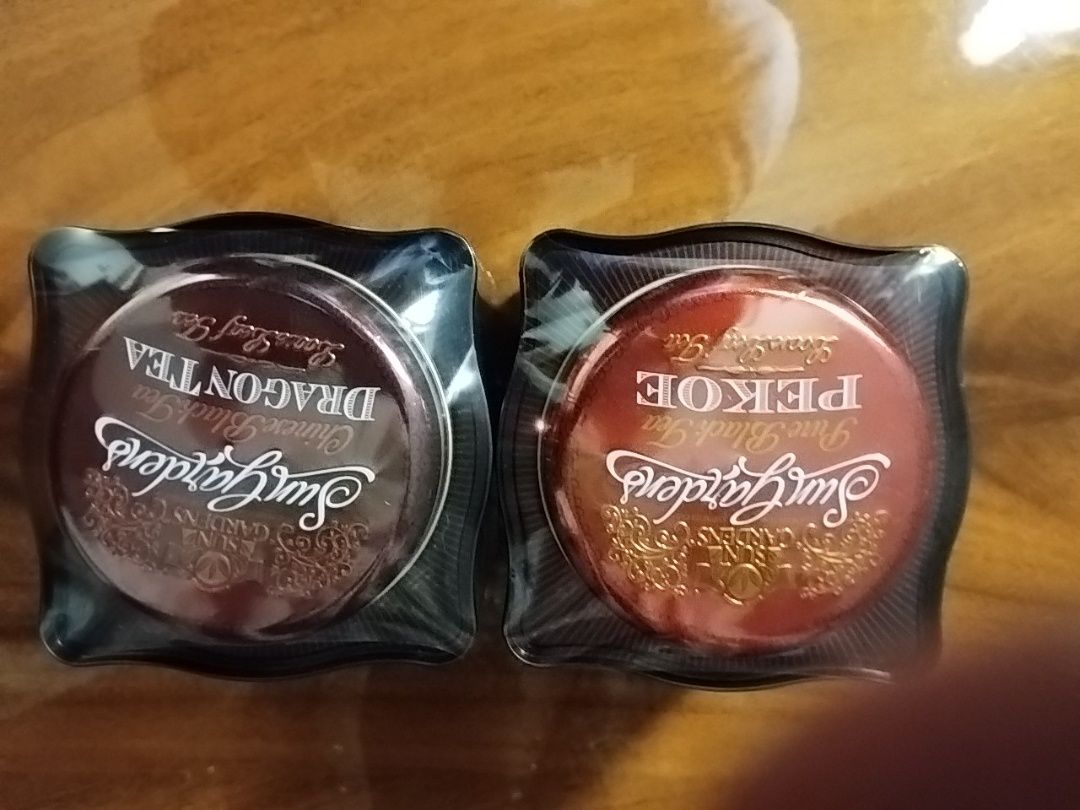 Чай черный в металлической банке