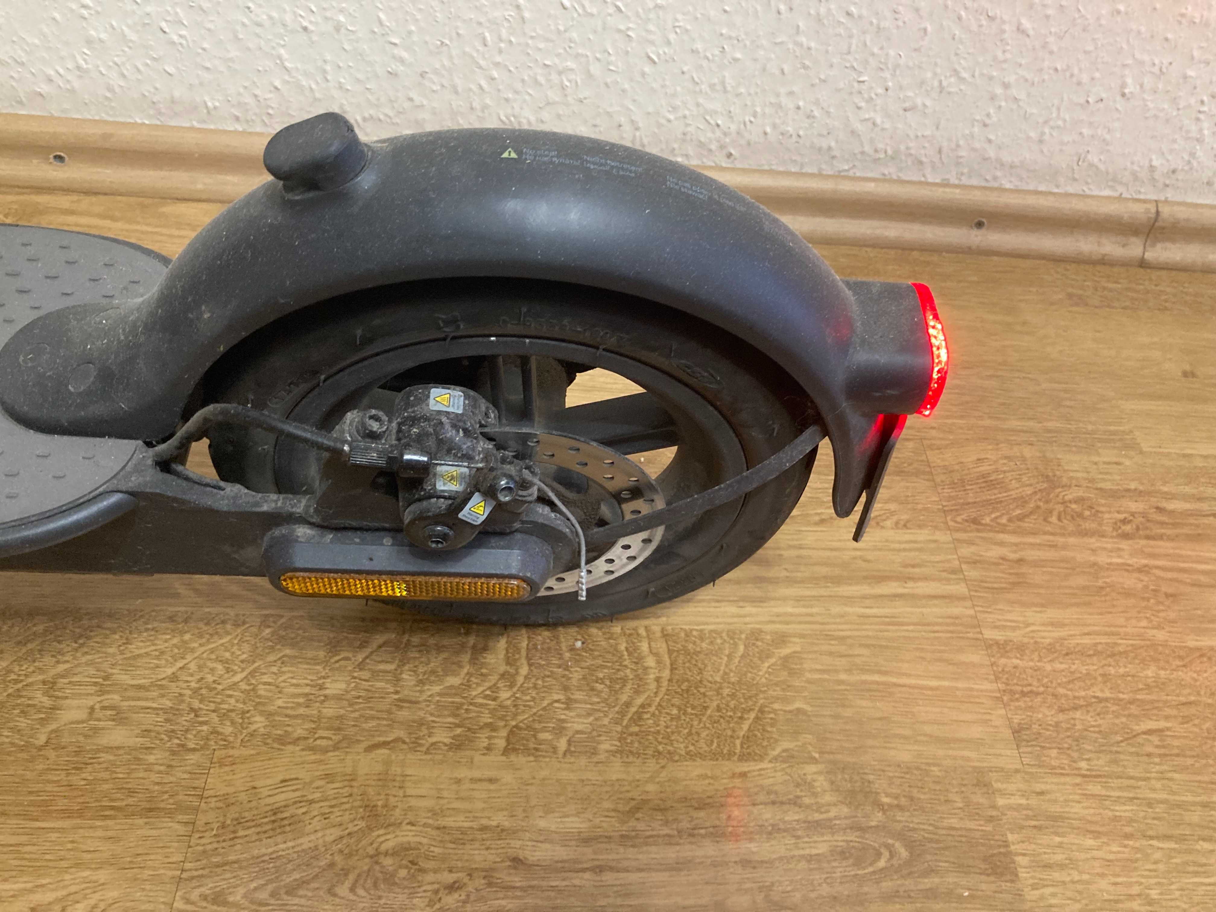 Електросамокат Xiaomi Mi Electric Scooter Essential сяомі