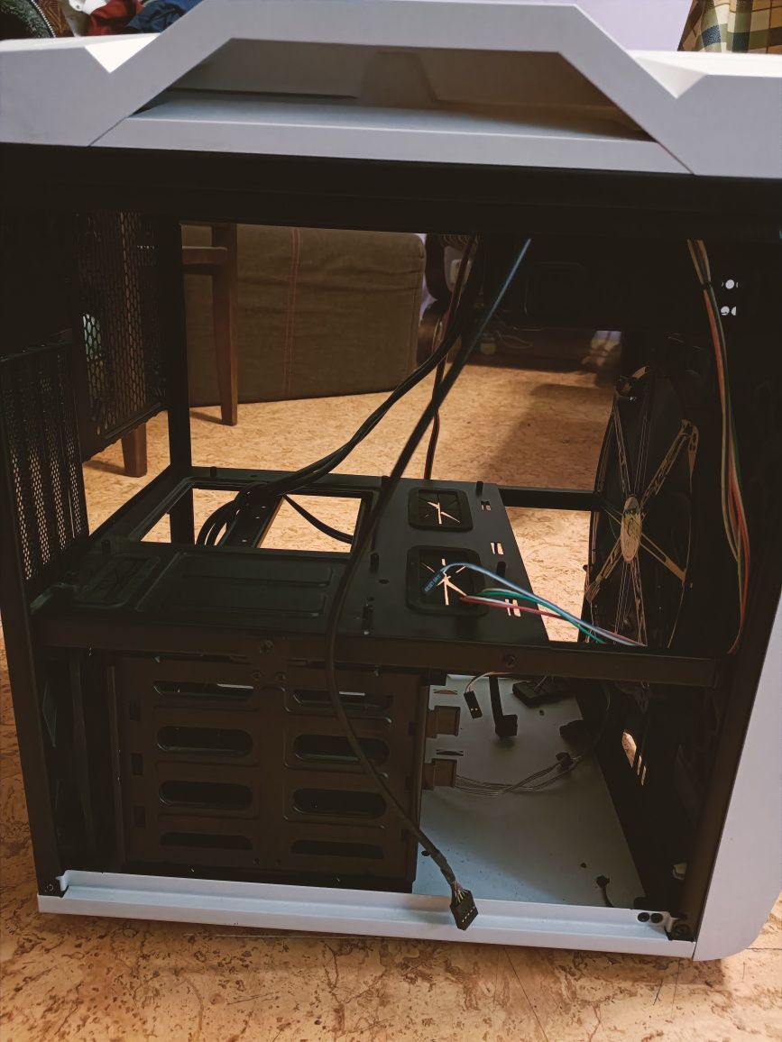 Obudowa AeroCool STRIKE-X CUBE biała USB 3.0