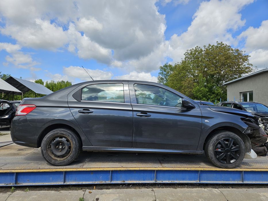 Peugeot 301 wszystkie części drzwi lewe prawe przod tył klapa Zderzak