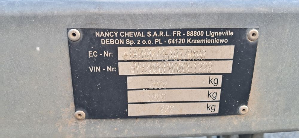 Przyczepa do przewozu dwóch koni