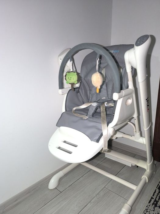 Стіл для годування-гойдалка 3 в 1 в дуже гарному стані.