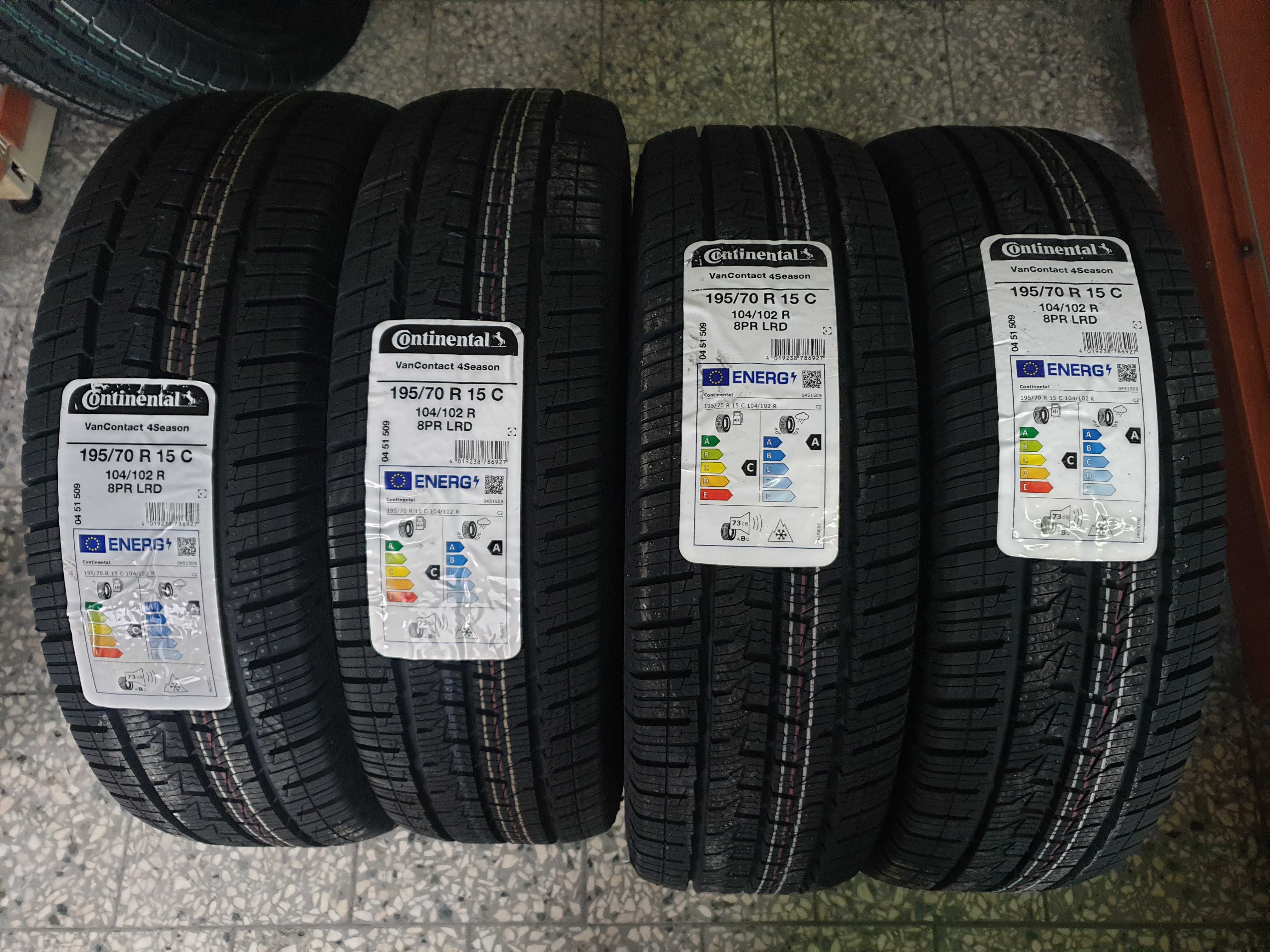 Continental VanContact 4Season 195/70 15C 104/102R dot23 komplet