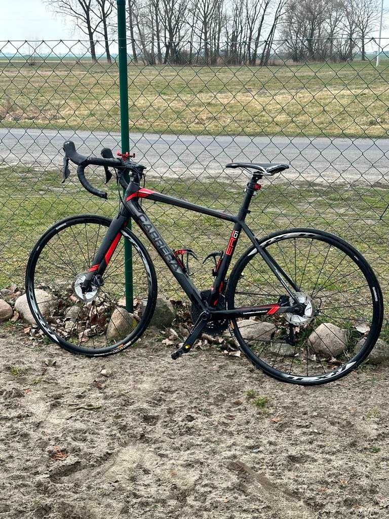Rower Carrera z ramą karbonową na sprzedaż.