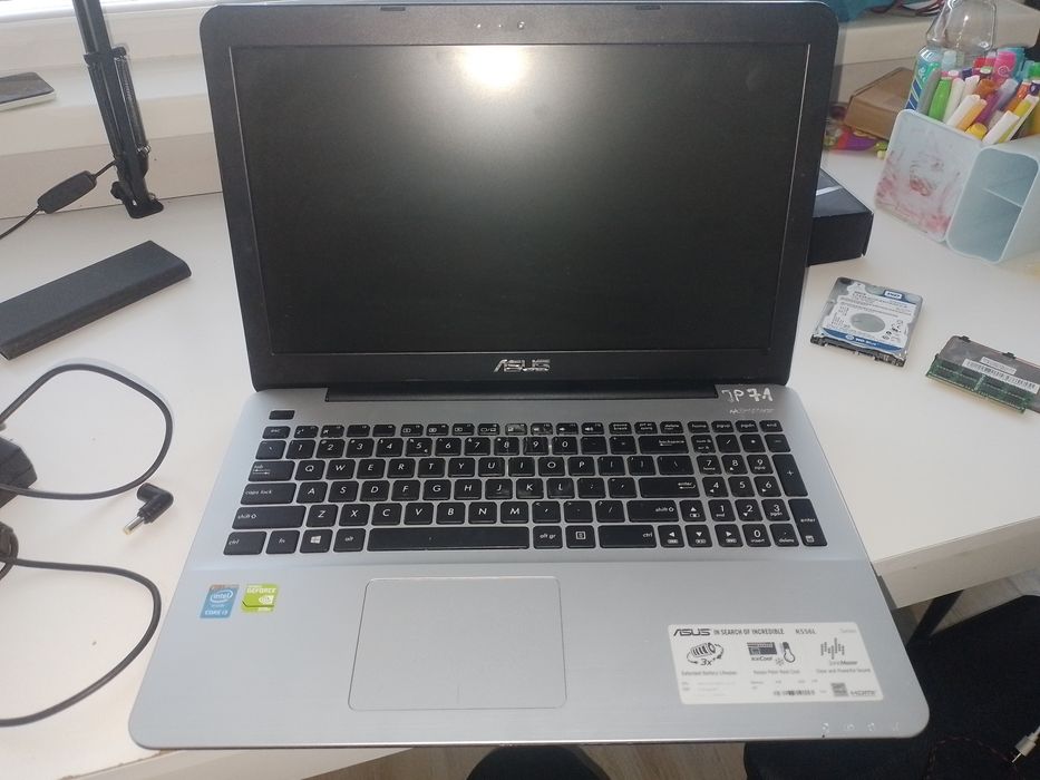 Laptop Asus R556L