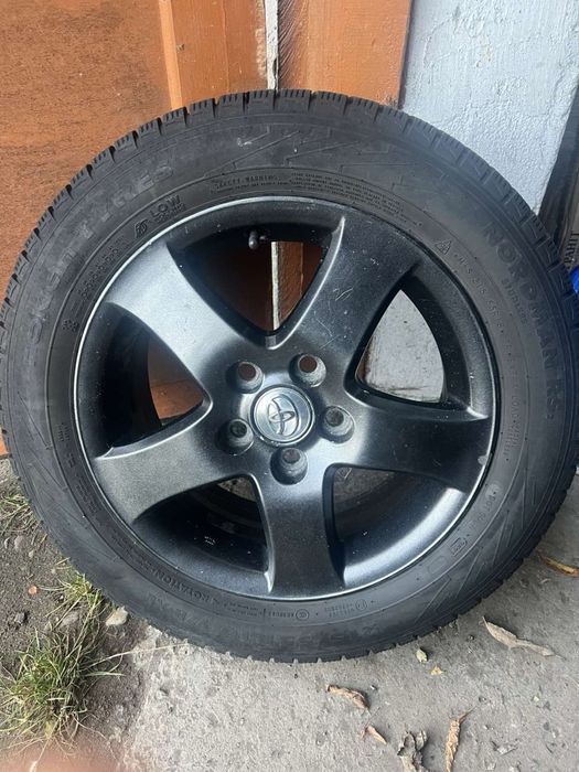 Диски Toyota R16 5x114.3  з резиною Nokian Tyres  R16 215/55