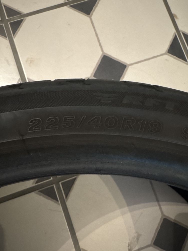 Pneu potenza S001 225/40/R19