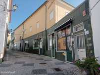 Espaço Comercial com 5 lojas em Alcanena com Acessibilidade e Vista Ci
