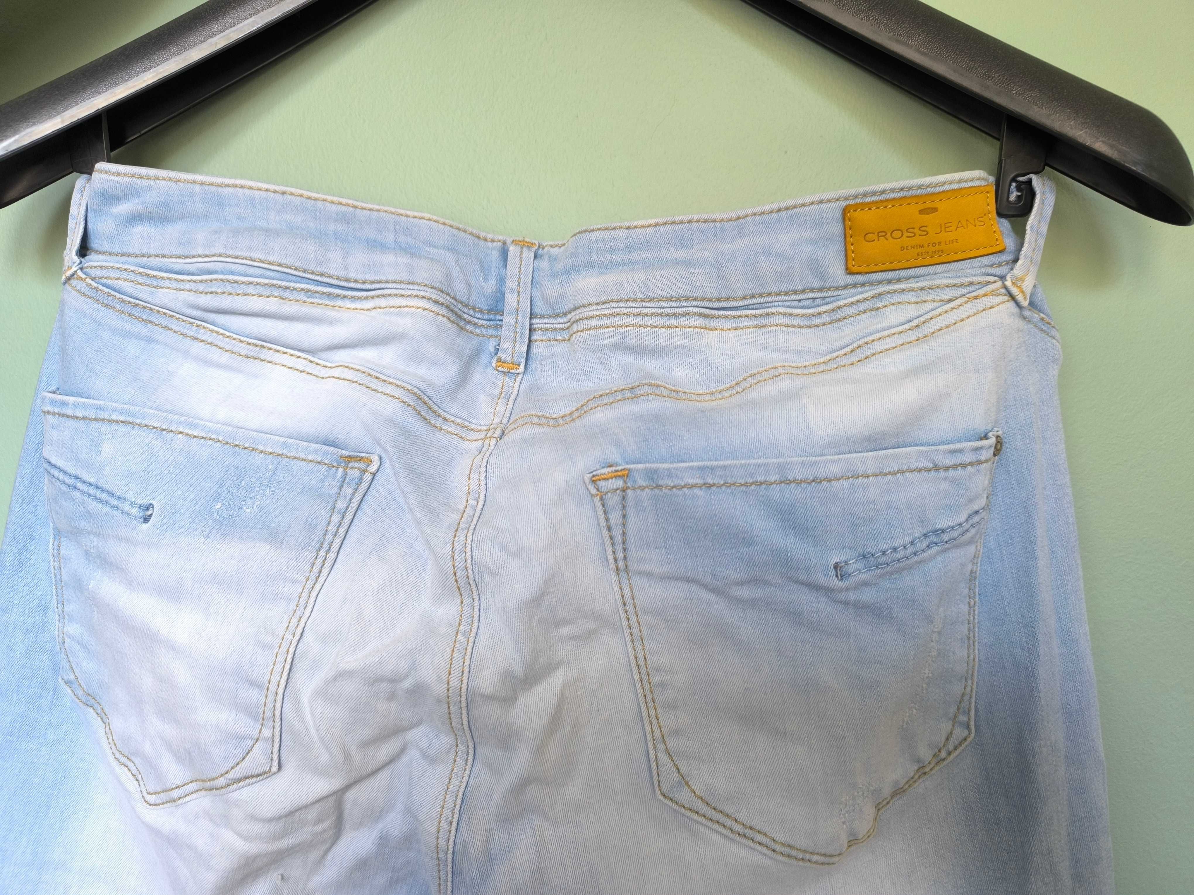 Jeansy Cross Jeans