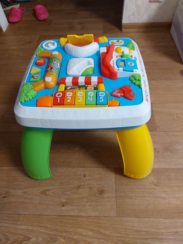 Fisher price розвиваючий столик