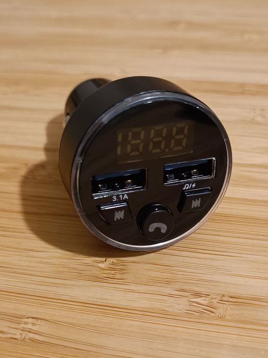 Carregador de isqueiro Bluetooth com Rádio Frequência