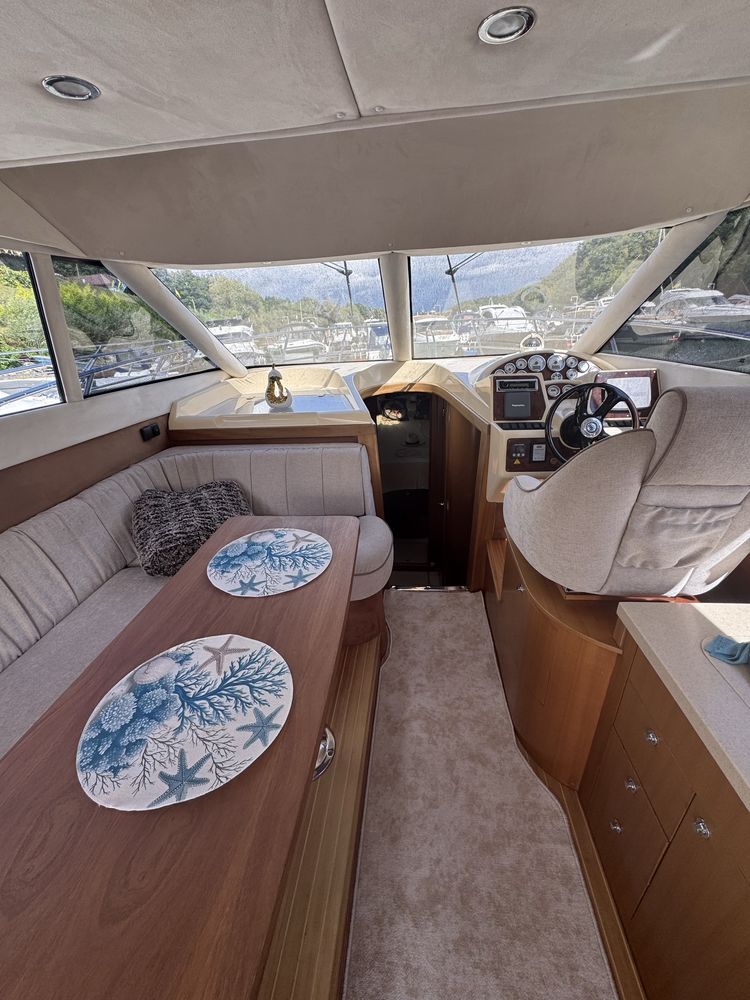 Двухмоторная  флайбриджная яхта Galeon330