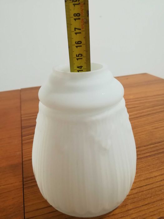 Klosz szklany do żyrandola, kinkietów mlecznobiały PRL Vintage