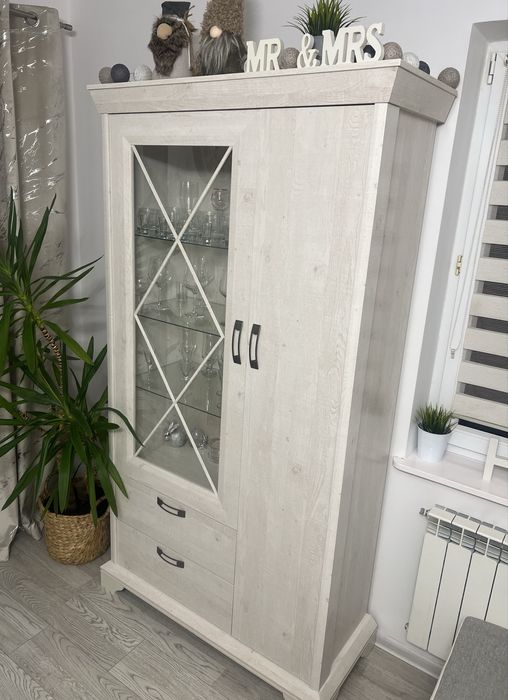 Piekna duza witryna do salonu jak nowa!