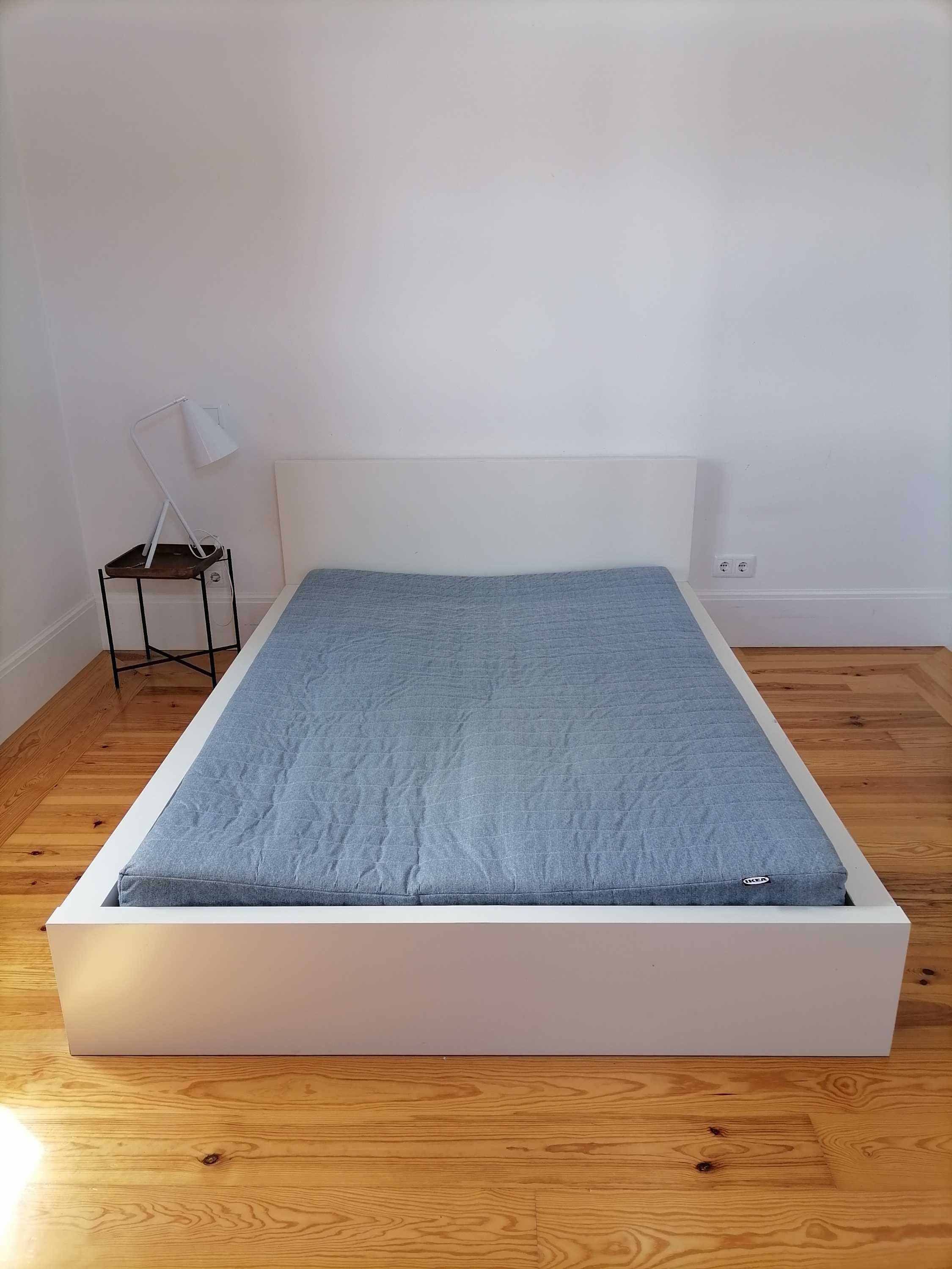 Cama branca IKEA Malm 1,60 x 2,00 metros + estrado  + colchão
