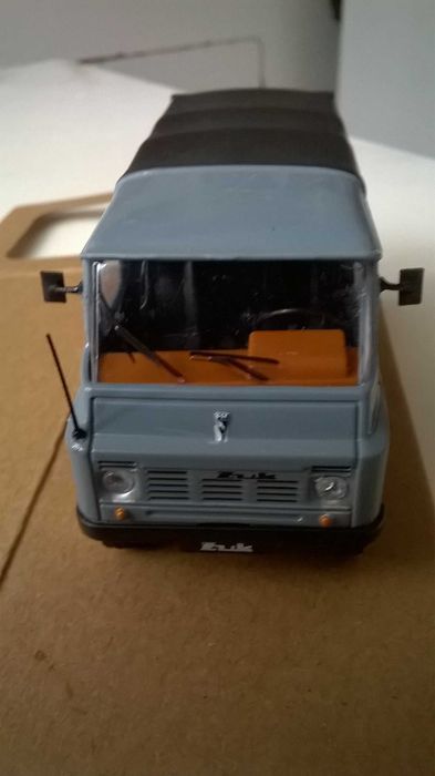 ŻUK - model auta z lusterkami bocznymi i anteną radiową w skali 1:43