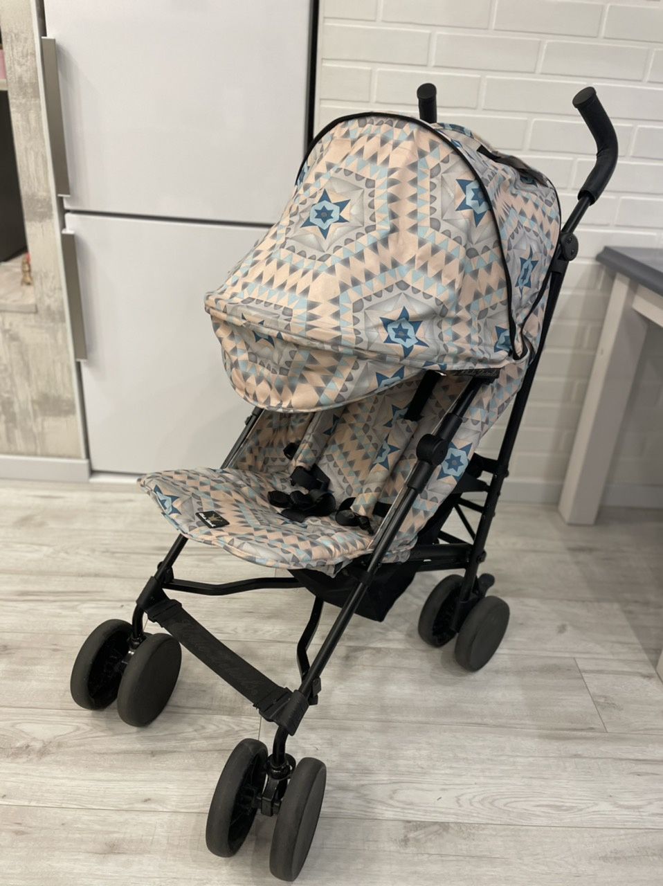 Продам коляску в отличном состоянии Elodie Details