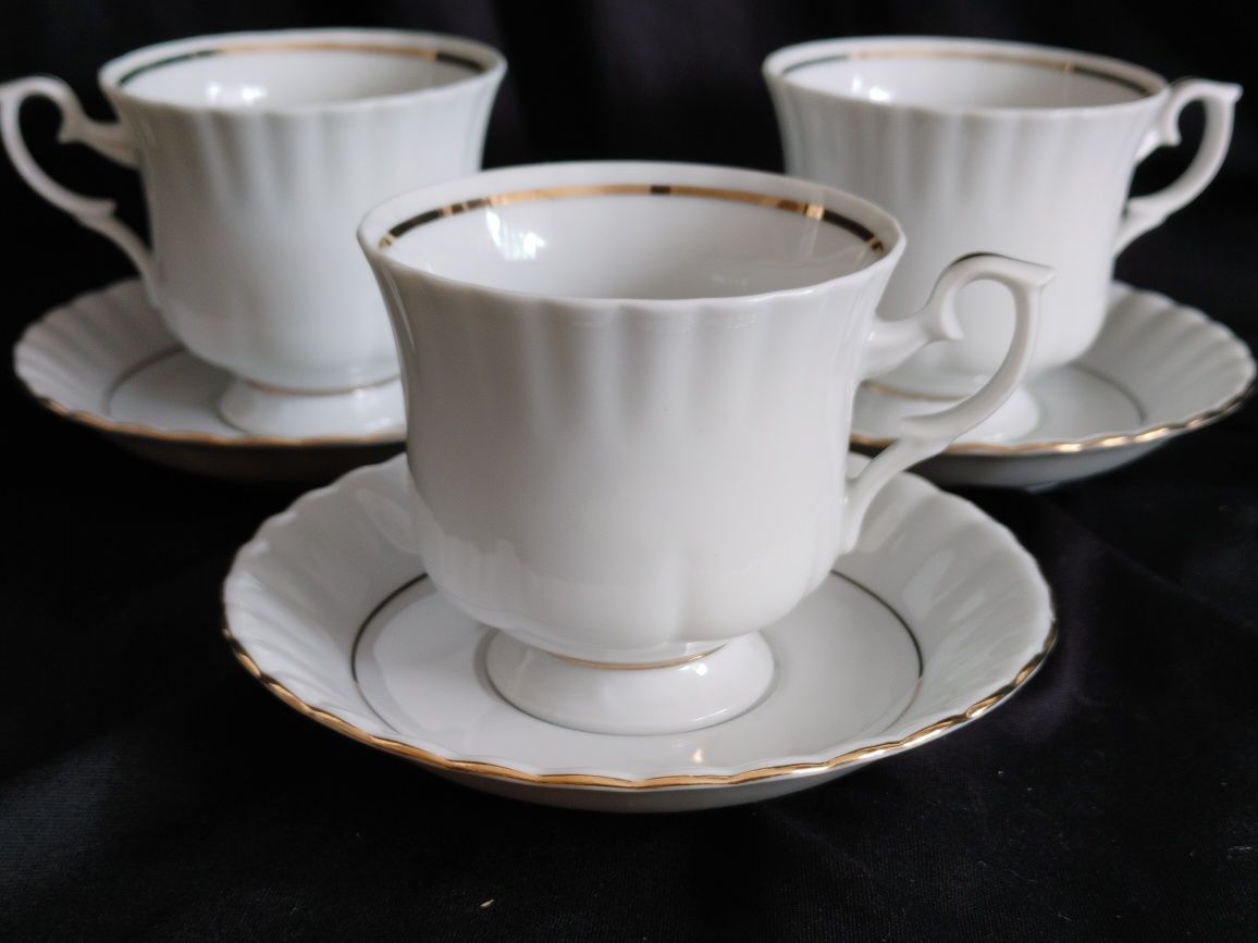 Filiżanki ze spodeczkami Iwona Porcelana Chodzież złoty pasek