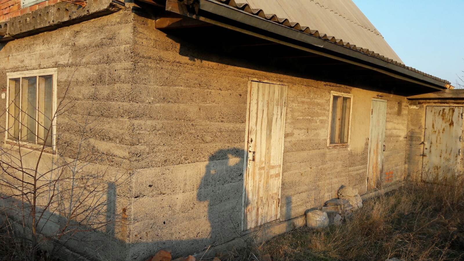 Продам дачный дом с участком 15 соток в с. Знаменовка 4000$.
