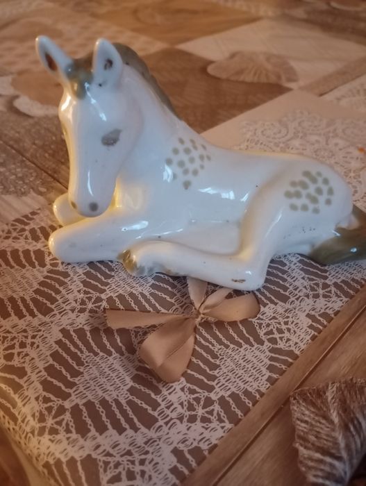 Статуетка фарфорова.