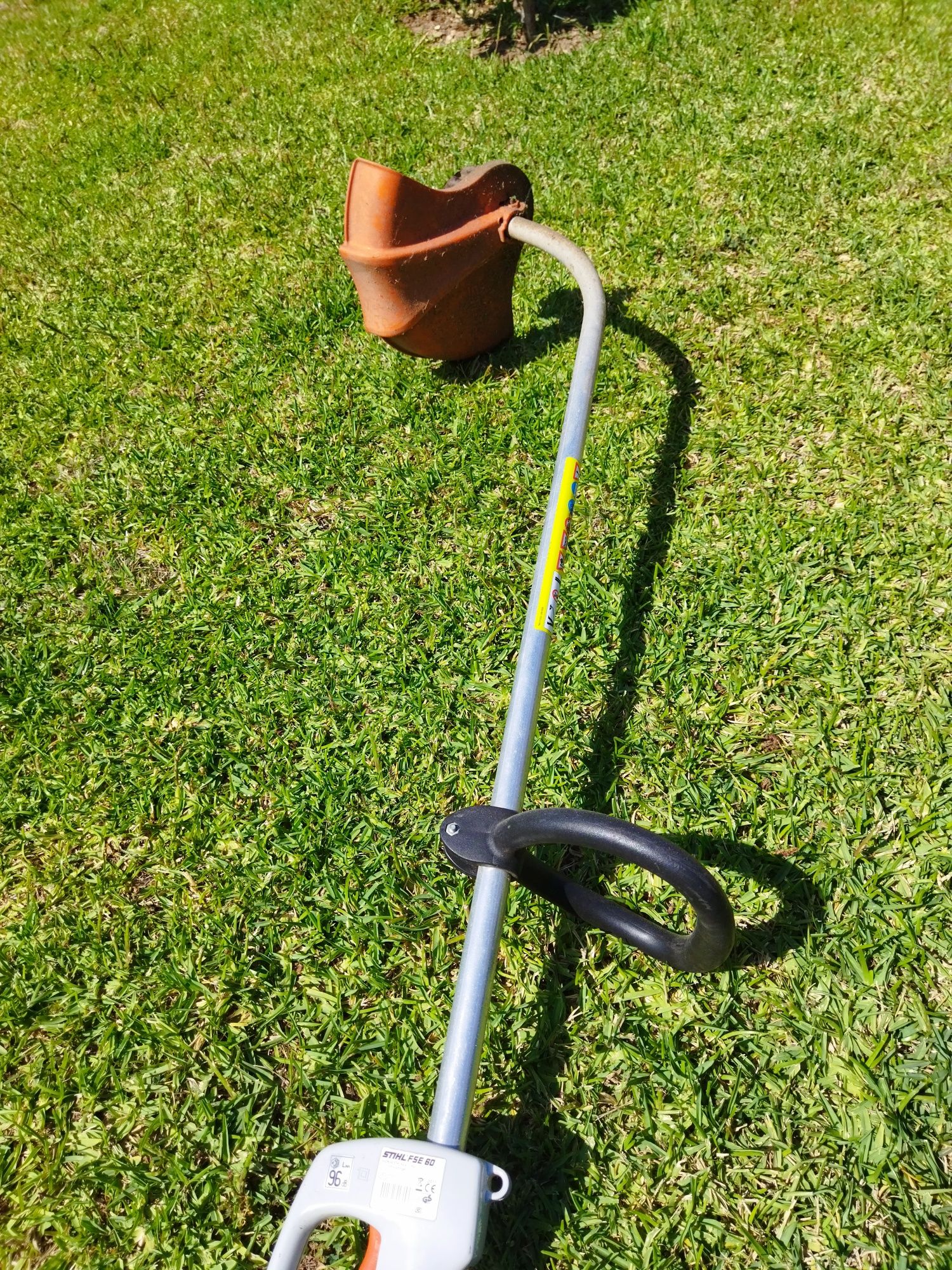 Vendo máquina para cortar erva elétrica  STIHL