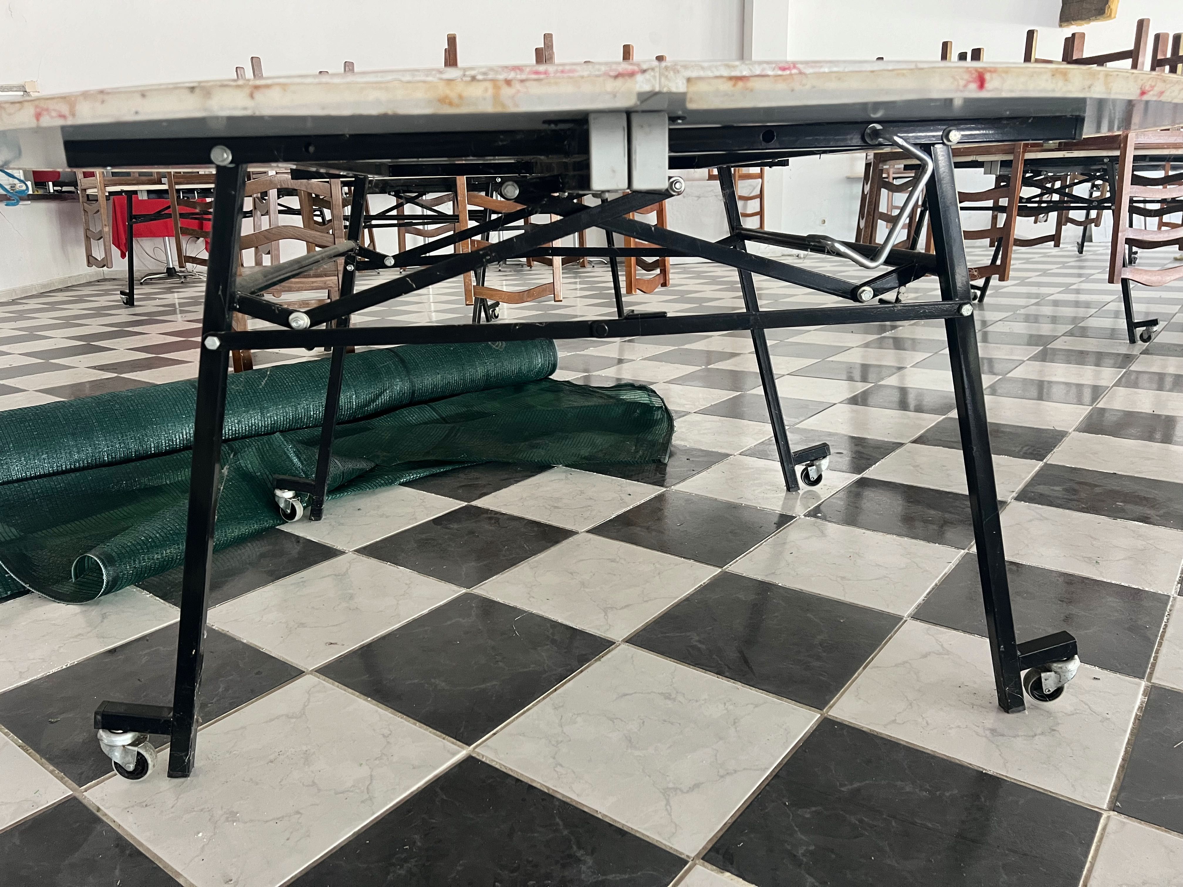 Vendo mesa de casamento de 10 pessoas dobrável com 1.70m de diâmetro