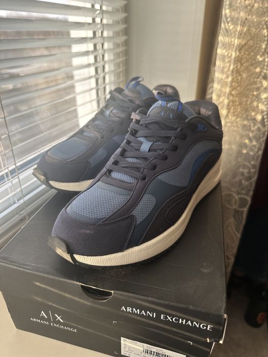 Продам кроссовки Armani