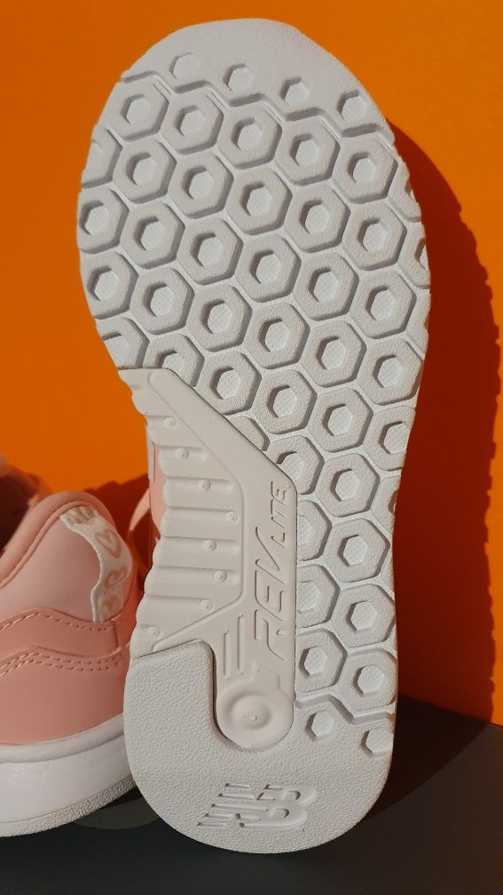 Buty damskie sportowe New Balance modne Rozmiar 35 / wkładka 22 cm