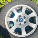 Alufelgi z oponami zimowymi BMW