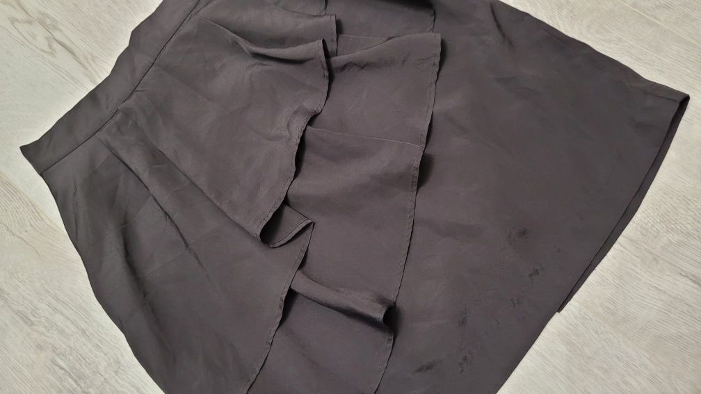 Czarna klasyczna spódnica z falbankami H&M 34