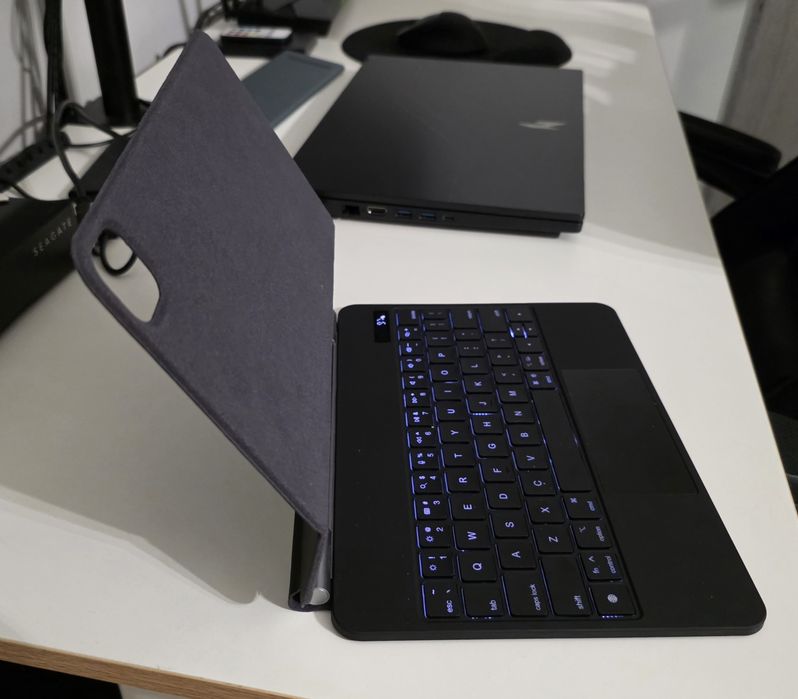 Etui magnetyczne iPad pro 11 m4