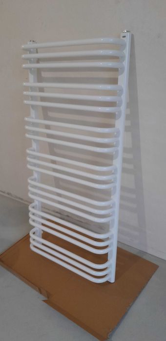 Grzejnik łazienkowy nowy 1217x600 przyłącze 550