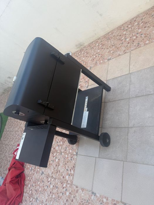 mesa de vidro-150; barbecue-130