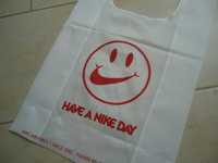 Cienka biała torba Nike na zakupy siłownię Have a Nike day