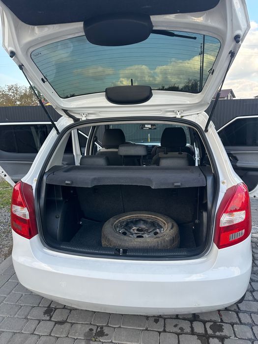 Машина шкода фабія 2014 рік